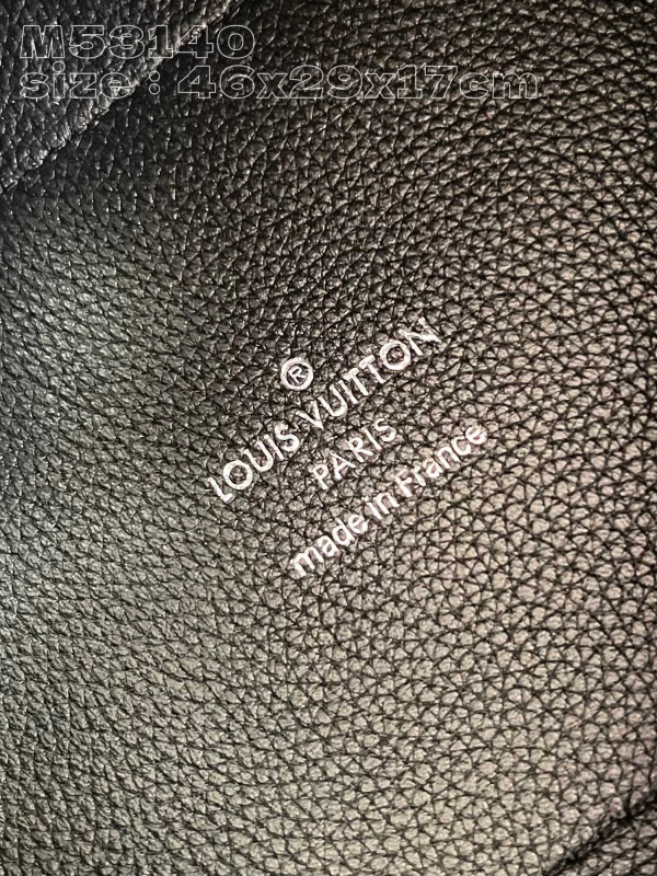 l**is V*t*n hina-46 x 29.5 x 17cm