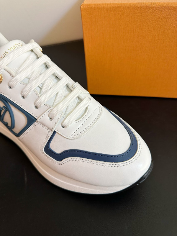 l**is V*t*n sneakers