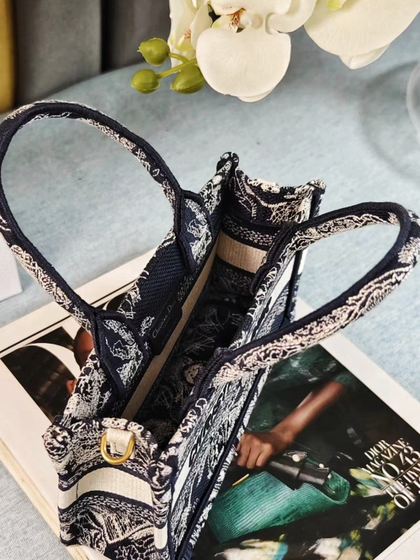 D*or mini book tote-21.5*13*7.5cm