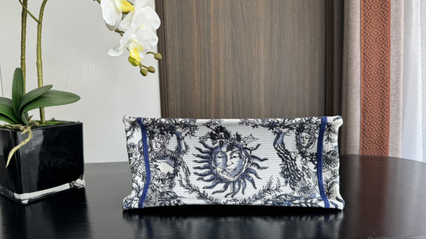 small D*or book tote-26*8*22cm