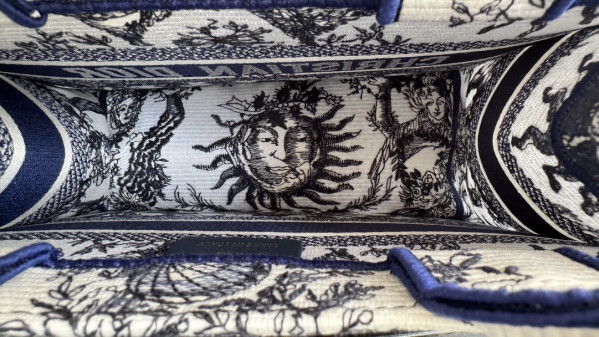 small D*or book tote-26*8*22cm