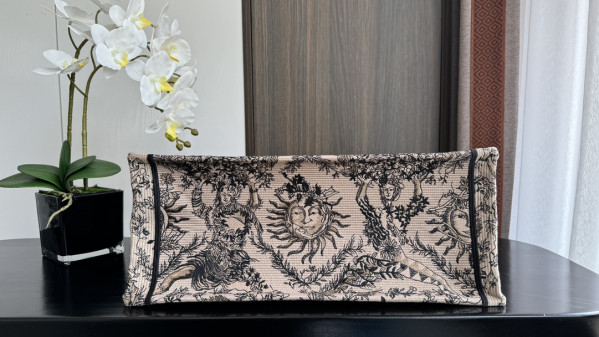 large D*or book tote-42*35*18.5cm