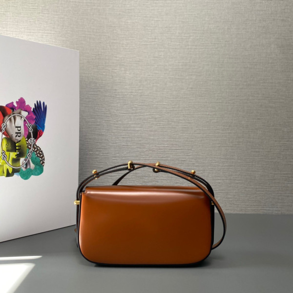 Pra*a patent bag-20.5*10.5*4cm