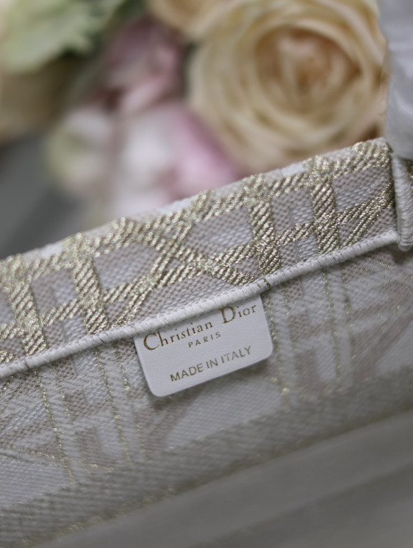 medium D*or book tote-36*18*28cm