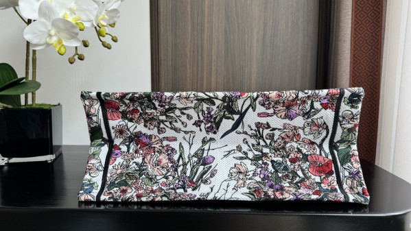 medium D*or book tote-36*18*28cm