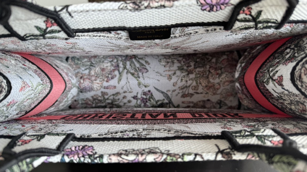 medium D*or book tote-36*18*28cm