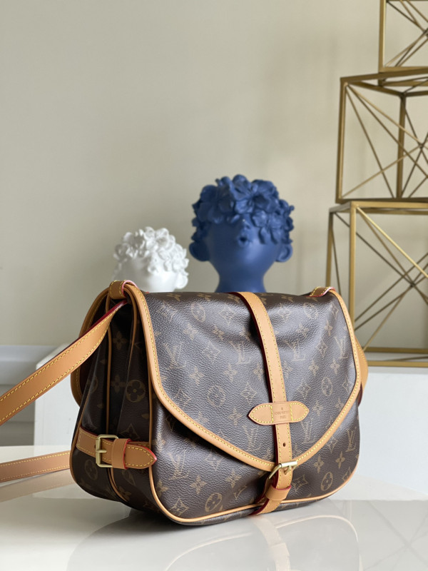 l**is V*t*n saumur bag-28*11*20cm