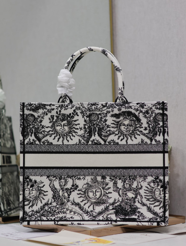 large D*or book tote-42*35*18.5cm