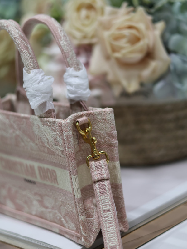 D*or mini book tote-21.5*13*7.5cm