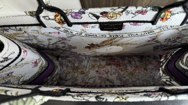 large D*or book tote-42*35*18.5cm