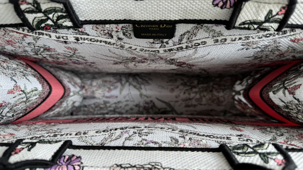 large D*or book tote-42*35*18.5cm