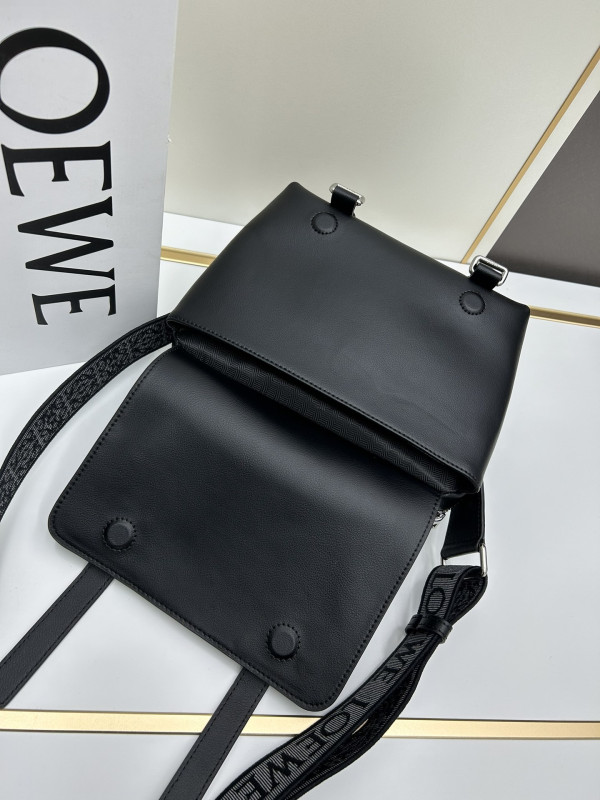 LOEWE messenger bag-24.5*18*10.5cm