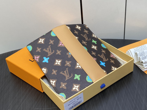 l**is V*t*n brazza wallet-10*19*2cm