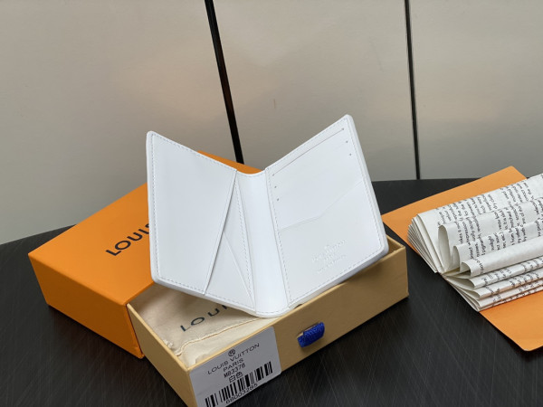 l**is V*t*n pocket organizer-8*11.1*1 cm