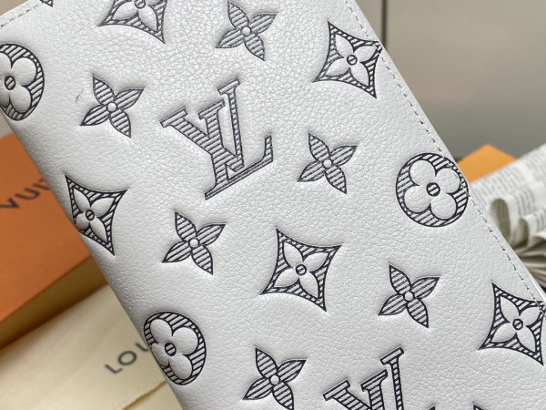 l**is V*t*n brazza wallet-10*19*2cm