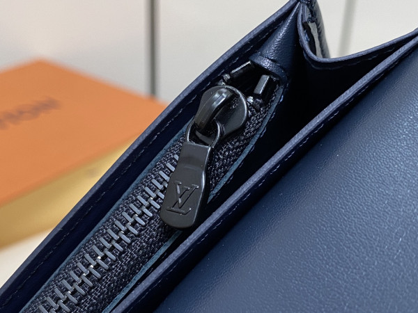 l**is V*t*n brazza wallet-10*19*2cm