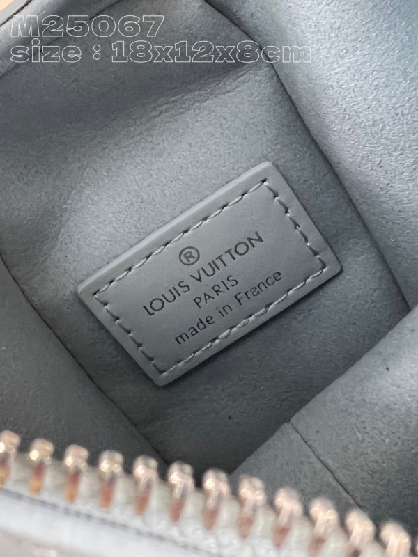 l**is V*t*n side trunk pm-18*12.5*8cm