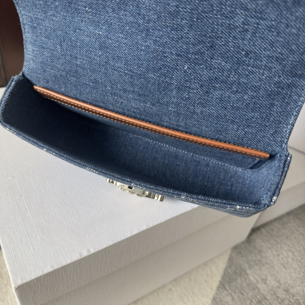 Ce**e chain shoulder bag triomphe