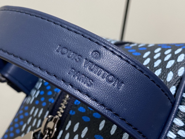 l**is V*t*n locker dopp kit bag-23*13*12cm