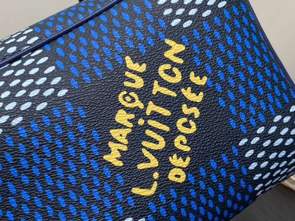 l**is V*t*n locker dopp kit bag-23*13*12cm