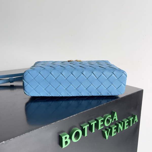 Bo*te*ga ve*ne*ta vanity case crossbody bag