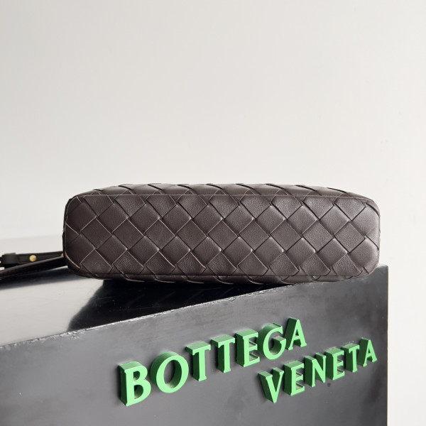 Bo*te*ga ve*ne*ta vanity case crossbody bag
