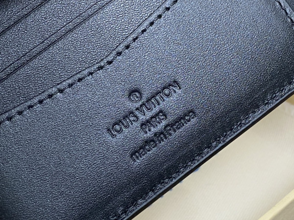 l**is V*t*n slender wallet-11*8.5*2cm