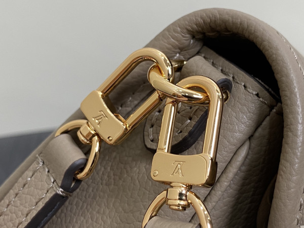 l**is V*t*n nano diane-19*10.5*6 cm