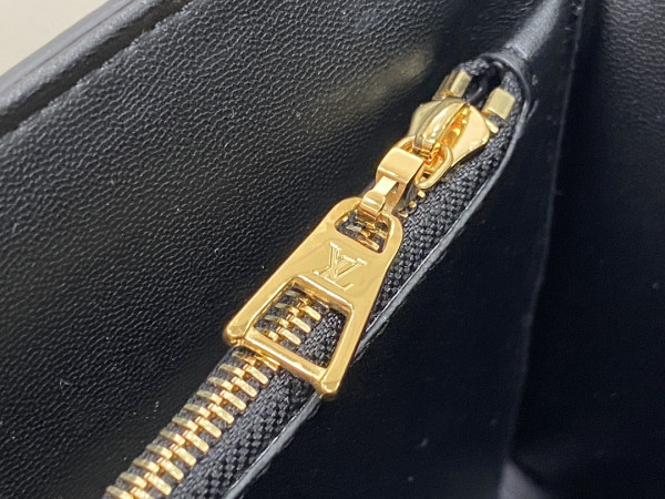 l**is V*t*n twist mm-23*17*9.5cm