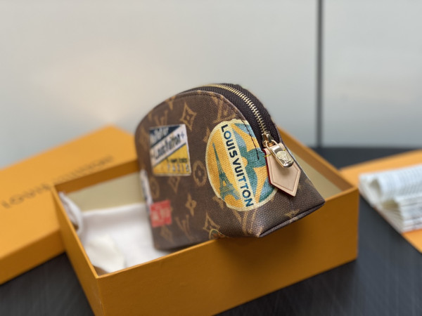 l**is V*t*n cosmetic pouch