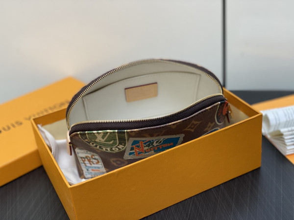 l**is V*t*n cosmetic pouch