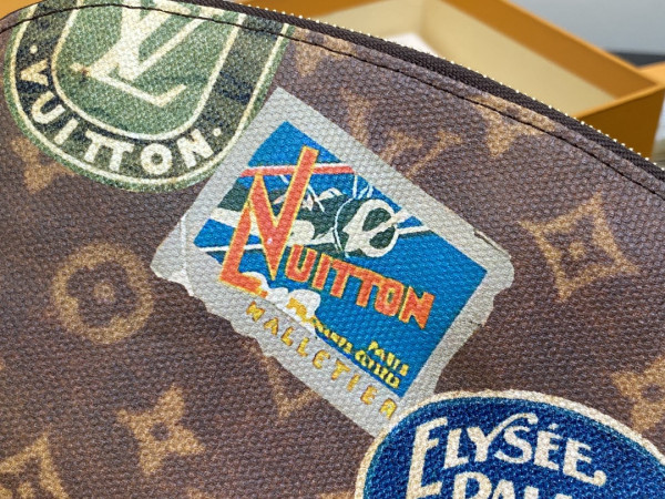 l**is V*t*n cosmetic pouch