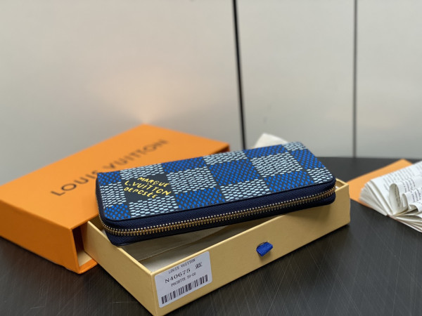 l**is V*t*n zippy wallet-10*20*2 cm