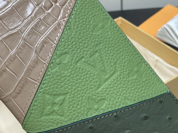 l**is V*t*n brazza wallet-10*19*2cm