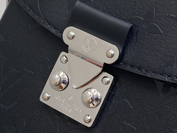 l**is V*t*n camera box monogram canvas