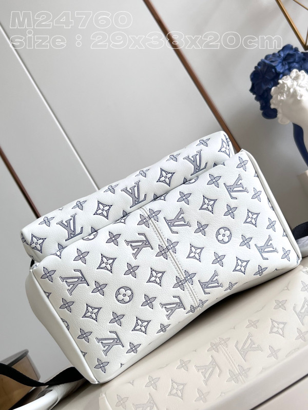 l**is V*t*n discovery backpack-29*38*20cm