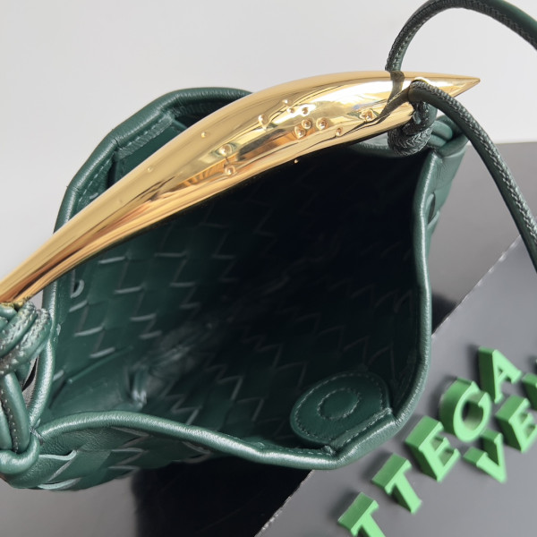 Bo*te*ga ve*ne*ta mini sardine top handle bag