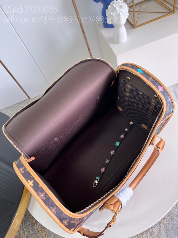 l**is V*t*n dog bag-44*32*23cm