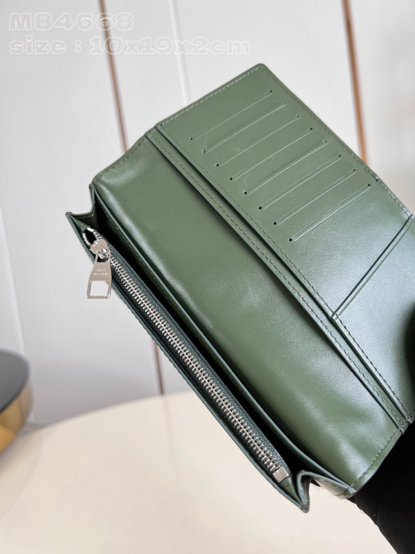 l**is V*t*n brazza wallet-10*19*2cm