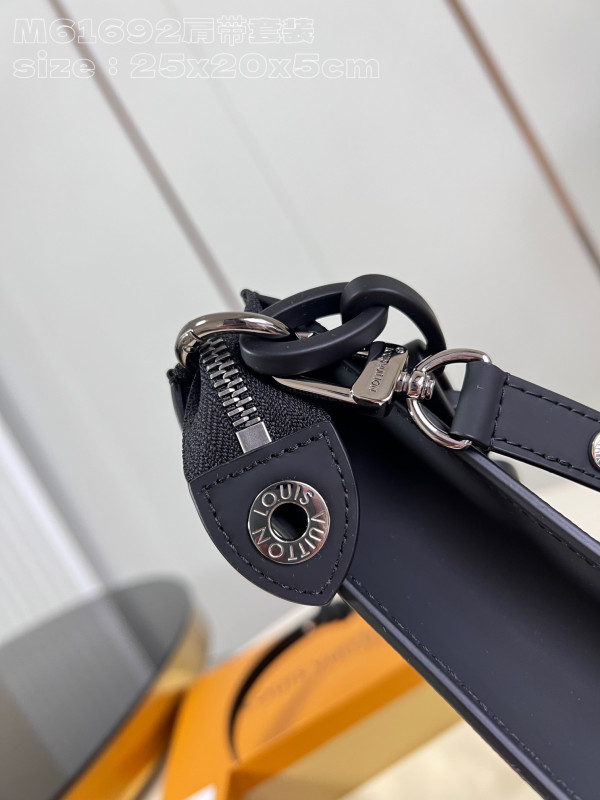 l**is V*t*n monogram toiletry pouch-25*20*5.5cm