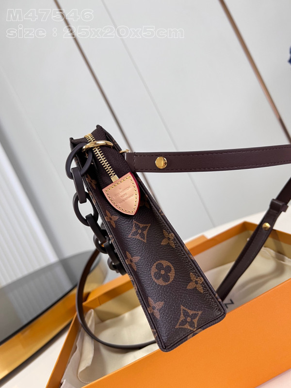 l**is V*t*n monogram toiletry pouch-25*20*5.5cm