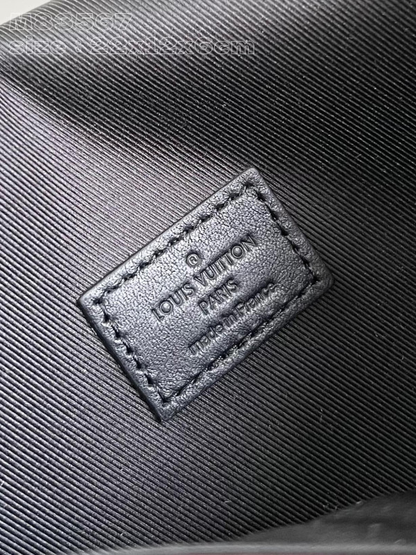 l**is V*t*n montsouris wearable wallet