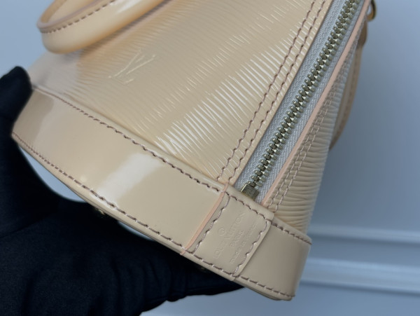 l**is V*t*n alma bb-23.5*17.5*11.5cm