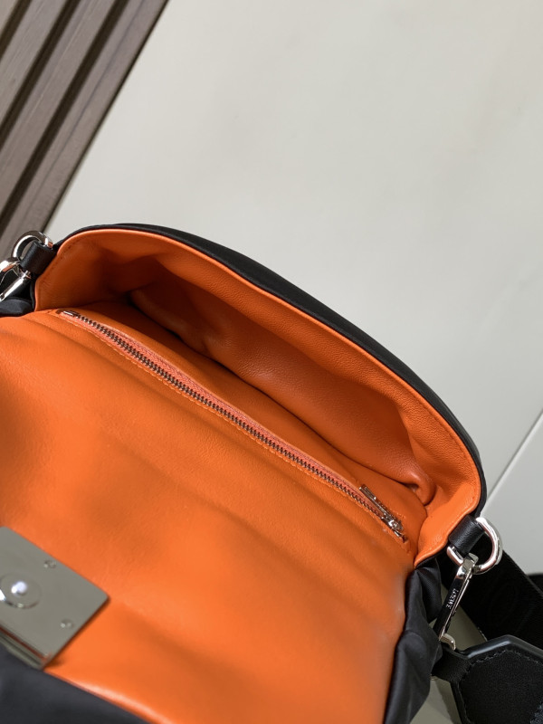 LOEWE Goya Puffer leather shoulder bag-20*13*6CM