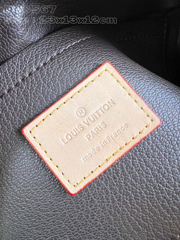 l**is V*t*n locker dopp kit bag-23*13*12cm