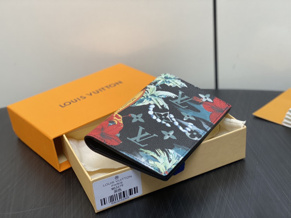 l**is V*t*n passport cover-10*14*2.5cm