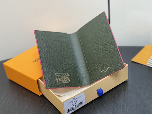 l**is V*t*n passport cover-10*14*2.5cm