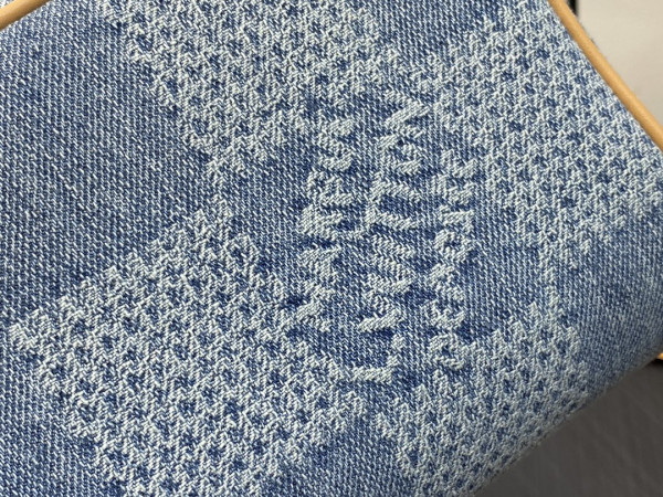 l**is V*t*n locker dopp kit bag-23*13*12cm