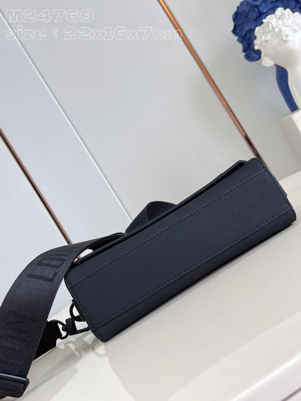 l**is V*t*n takeoff messenger pm-22*16.5*7cm