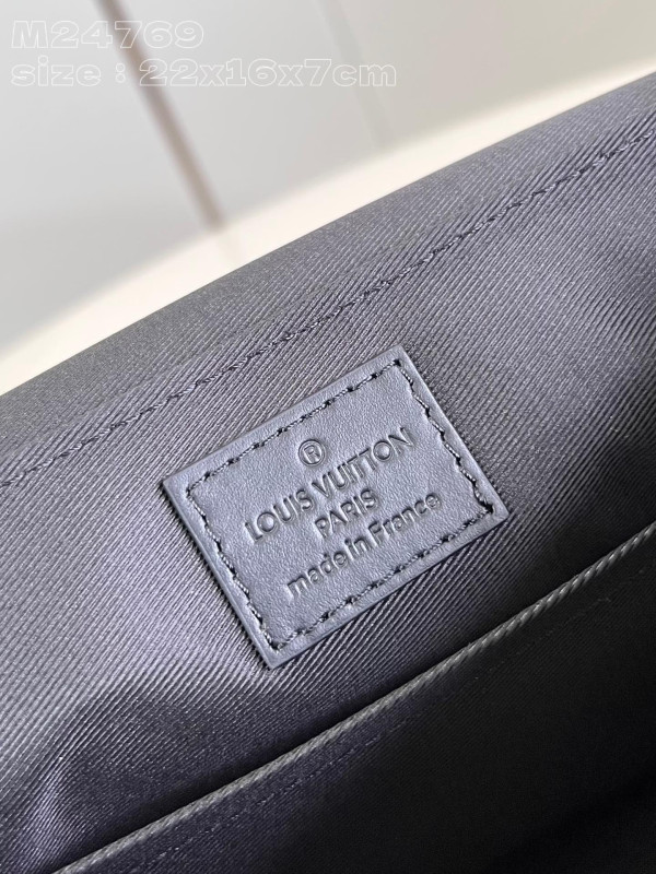 l**is V*t*n takeoff messenger pm-22*16.5*7cm